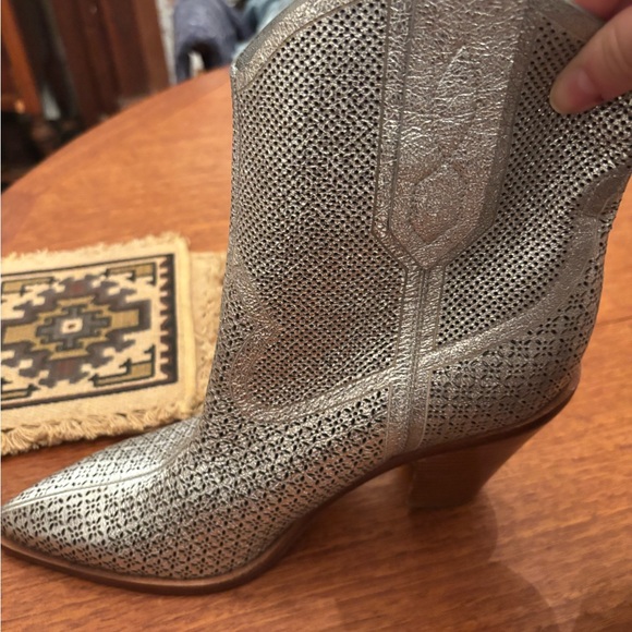 Silver metallic cowboy boots- size 38 - Picture 3 of 4